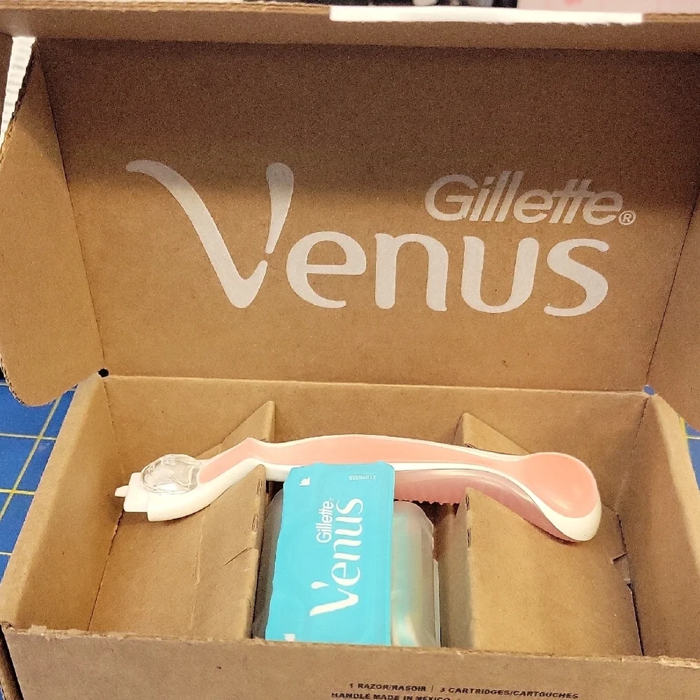 Gillette Venus ComfortGlide White Tea Women's Razor handle & 2 blade refills New
